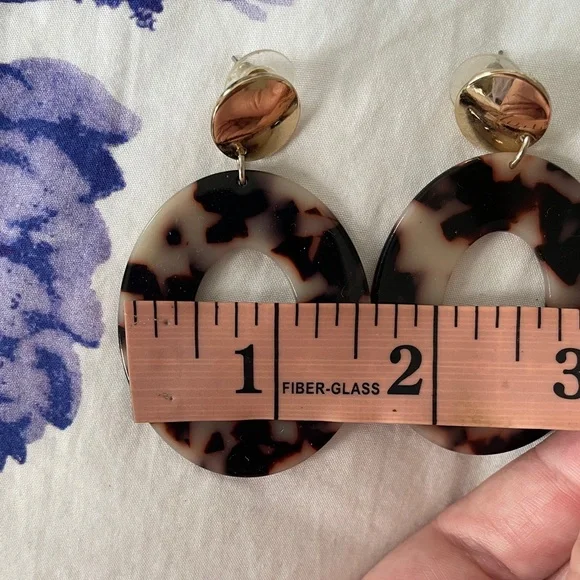NWOT LOFT Acrylic Tortoise Earrings - Picture 3 of 3